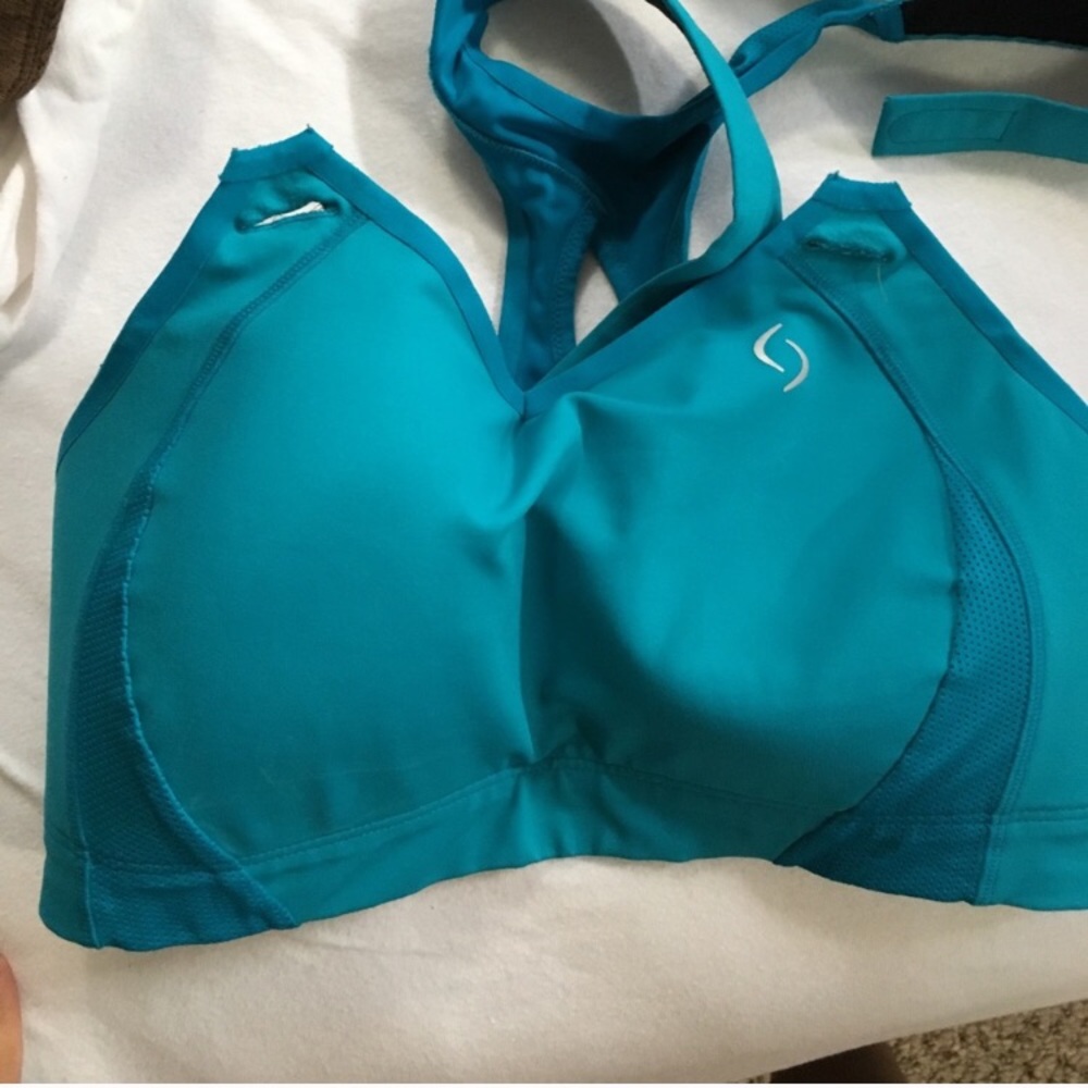 Moving comfort sports bra like new please offer